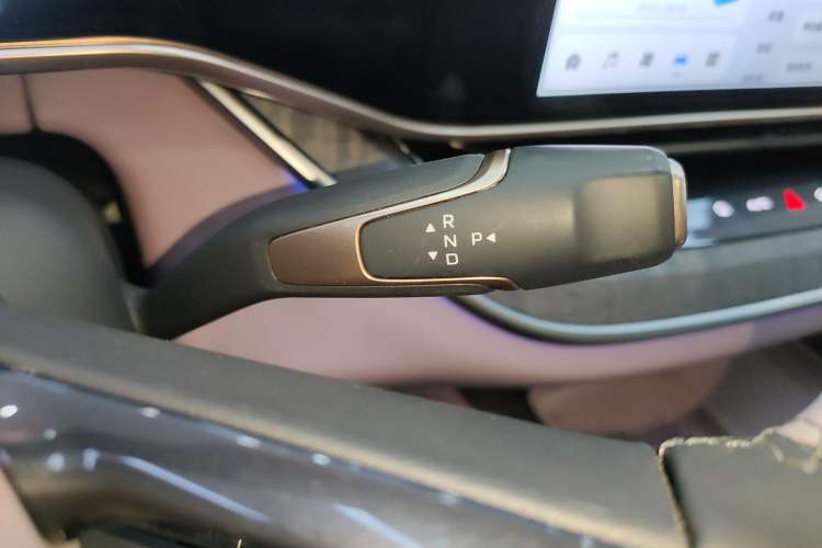 Used Hongqi Tiangong 08 2025 680 Ultra Four-Wheel-Drive Version Gear Lever