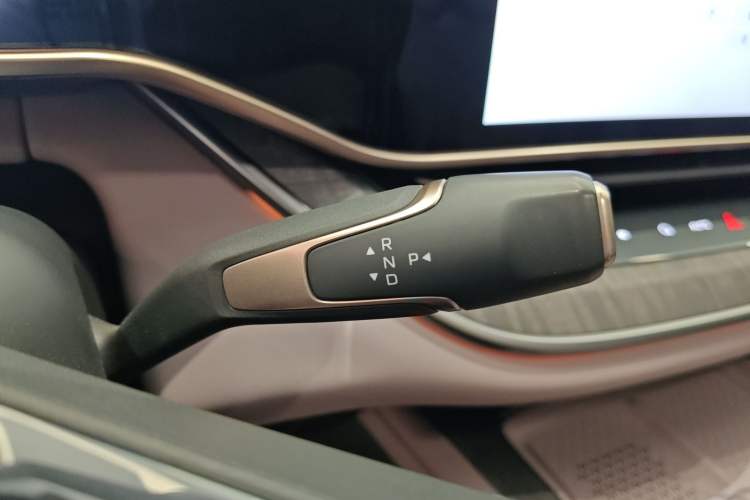 Used Hongqi Tiangong 08 2025 680 Ultra Four-Wheel-Drive Version Gear Lever