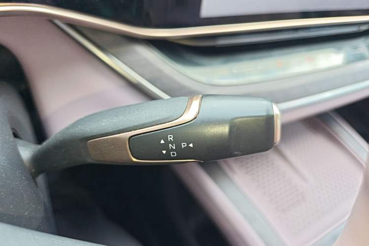 Used Hongqi Tiangong 08 2025 680 Ultra Four-Wheel-Drive Version Gear Lever