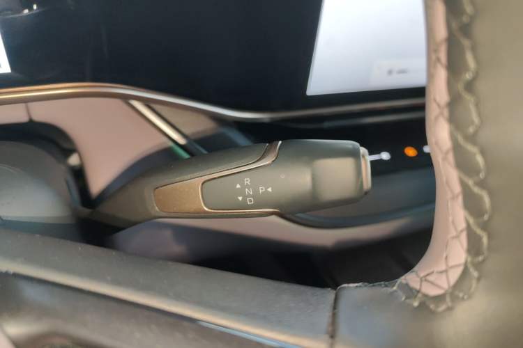Used Hongqi Tiangong 08 2025 680 Ultra Four-Wheel-Drive Version Gear Lever