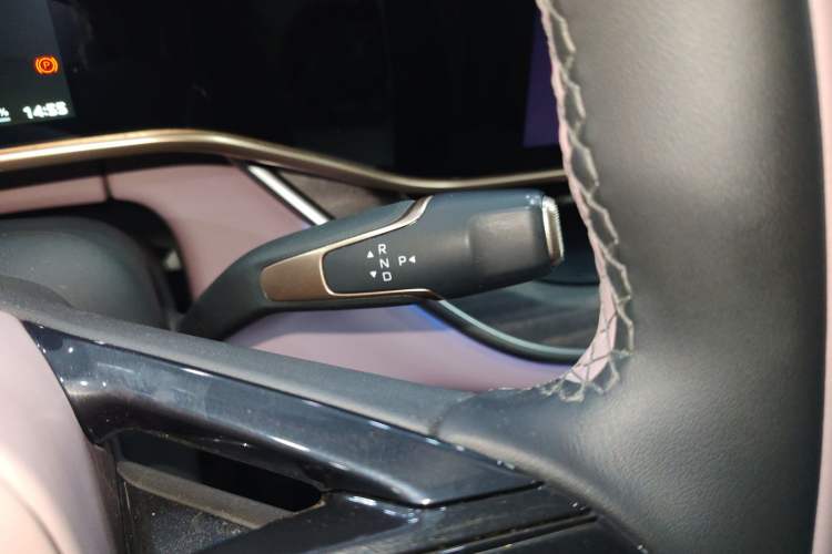 Used Hongqi Tiangong 08 2025 680 Ultra Four-Wheel-Drive Version Gear Lever