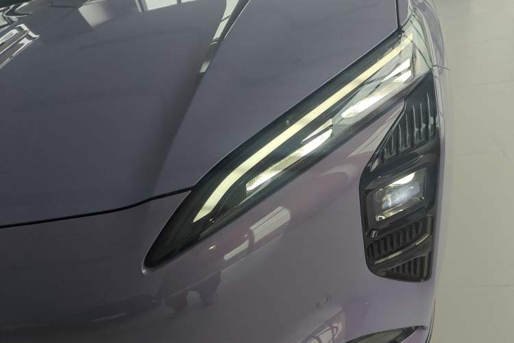 Used Hongqi Tiangong 08 2025 680 All-Wheel Drive Smart Selection Edition Left Front Headlight