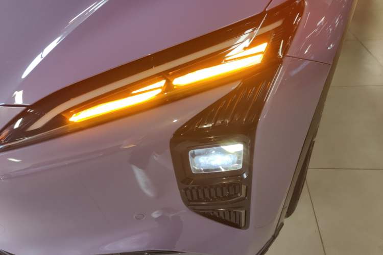 Used Hongqi Tiangong 08 2025 680 Ultra Four-Wheel-Drive Version Left Front Headlight
