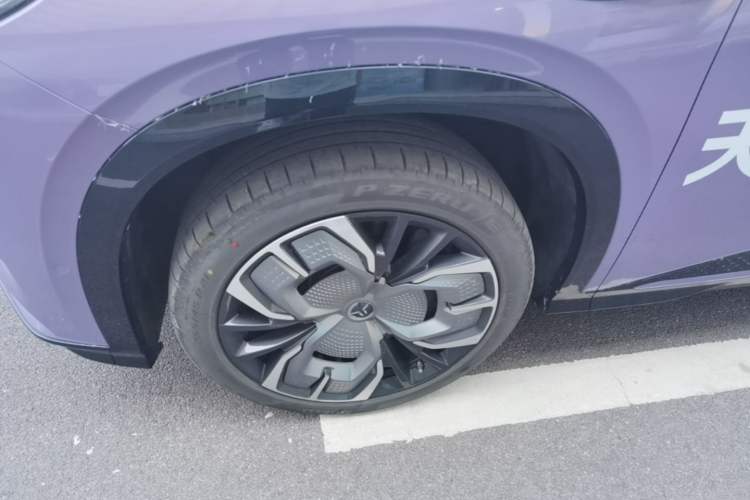 Used Hongqi Tiangong 08 2025 680 Ultra Four-Wheel-Drive Version Left Front Wheel Hub
