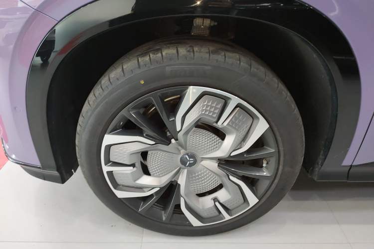 Used Hongqi Tiangong 08 2025 680 Ultra Four-Wheel-Drive Version Left Front Wheel Hub