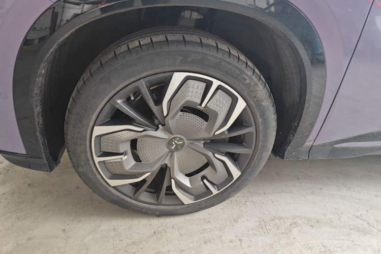 Used Hongqi Tiangong 08 2025 680 Ultra Four-Wheel-Drive Version Left Front Wheel Hub