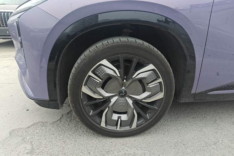 Used Hongqi Tiangong 08 2025 680 Ultra Four-Wheel-Drive Version Left Front Wheel Hub