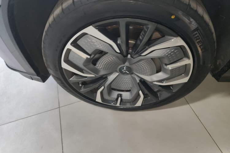 Used Hongqi Tiangong 08 2025 680 Ultra Four-Wheel-Drive Version Left Front Wheel Hub