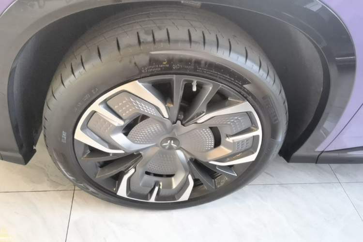 Used Hongqi Tiangong 08 2025 680 Ultra Four-Wheel-Drive Version Left Front Wheel Hub