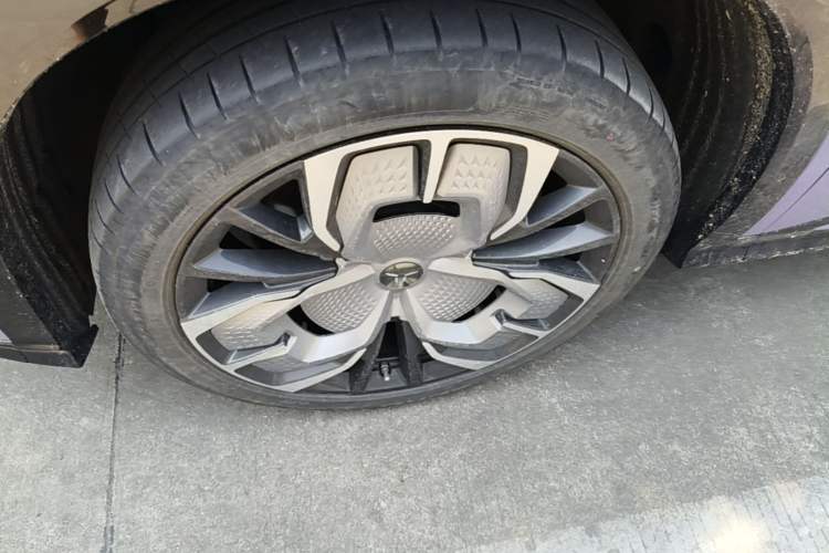 Used Hongqi Tiangong 08 2025 730 Max Rear-Drive Version Left Front Wheel Hub