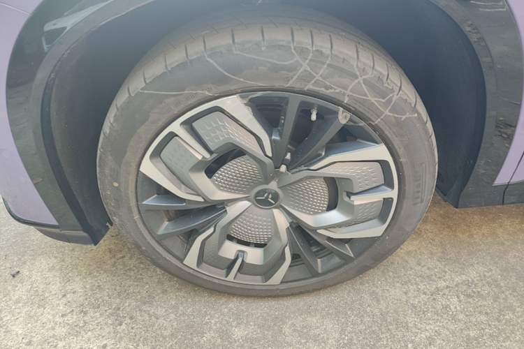 Used Hongqi Tiangong 08 2025 680 Ultra Four-Wheel-Drive Version Left Front Wheel Hub