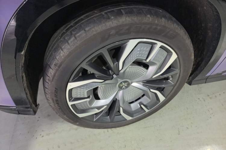 Used Hongqi Tiangong 08 2025 680 Ultra Four-Wheel-Drive Version Left Front Wheel Hub