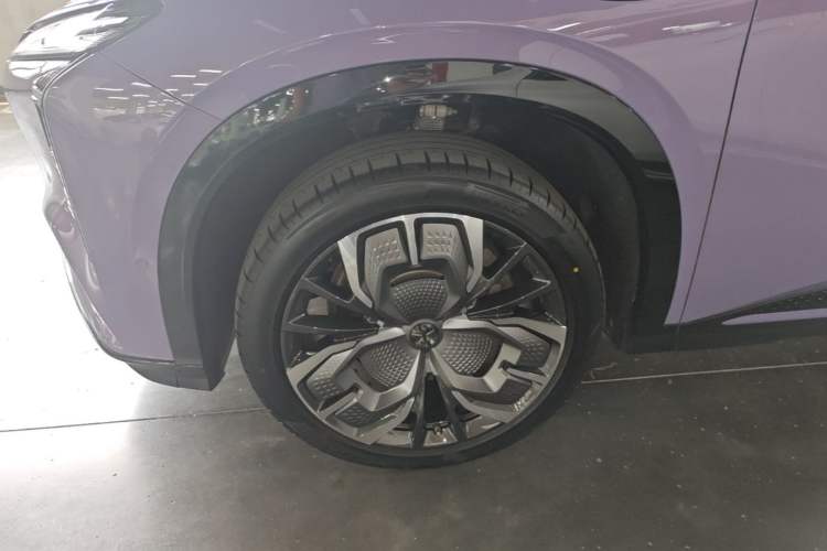 Used Hongqi Tiangong 08 2025 680 Ultra Four-Wheel-Drive Version Left Front Wheel Hub