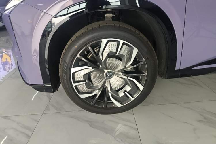 Used Hongqi Tiangong 08 2025 680 Ultra Four-Wheel-Drive Version Left Front Wheel Hub