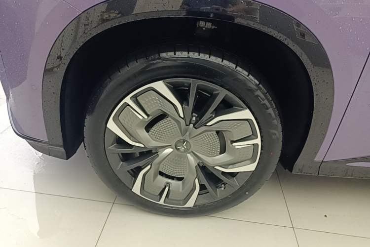 Used Hongqi Tiangong 08 2025 680 Ultra Four-Wheel-Drive Version Left Front Wheel Hub