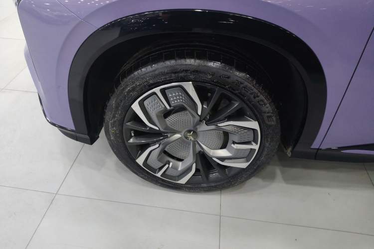 Used Hongqi Tiangong 08 2025 680 Ultra Four-Wheel-Drive Version Left Front Wheel Hub