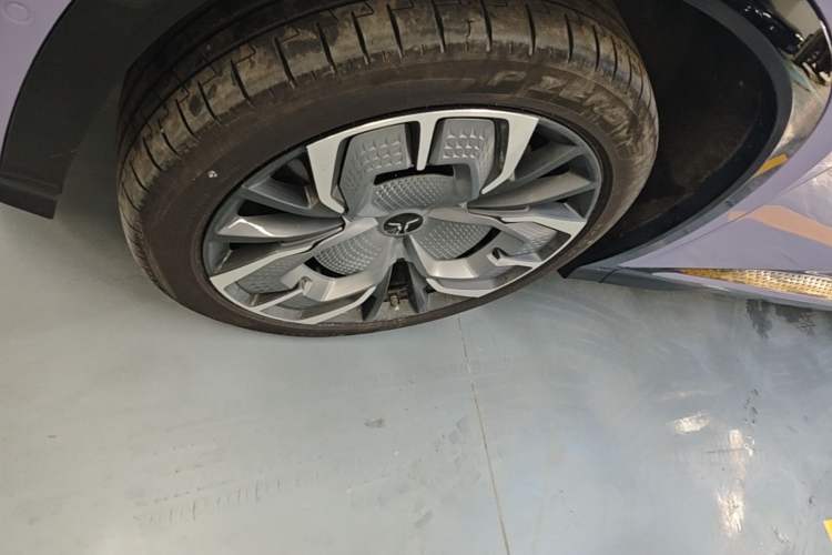 Used Hongqi Tiangong 08 2025 680 Ultra Four-Wheel-Drive Version Left Front Wheel Hub