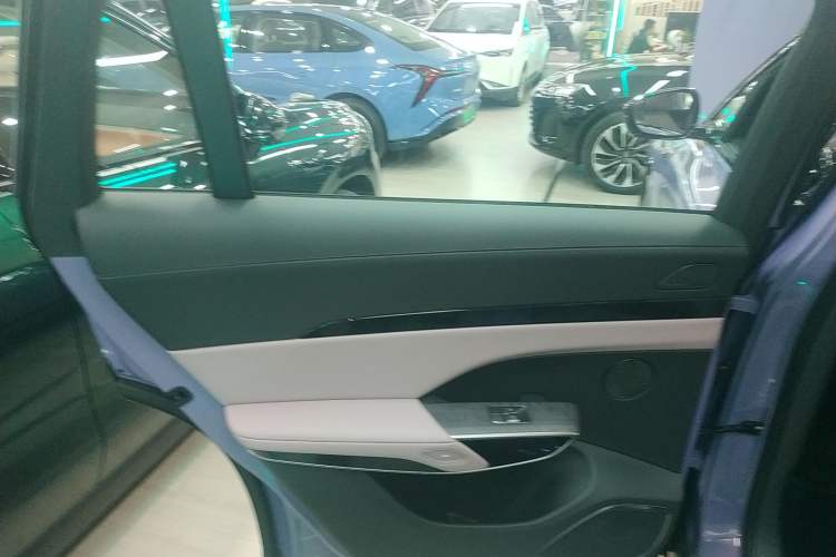 Used Hongqi Tiangong 08 2025 680 Ultra Four-Wheel-Drive Version Left Rear Door Interior