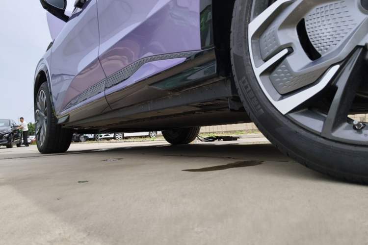 Used Hongqi Tiangong 08 2025 680 Ultra Four-Wheel-Drive Version Left Side Sill