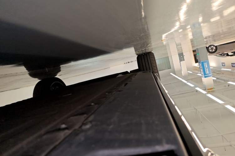 Used Hongqi Tiangong 08 2025 680 Ultra Four-Wheel-Drive Version Left Side Sill
