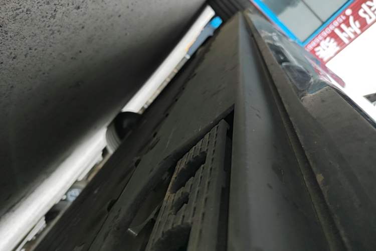 Used Hongqi Tiangong 08 2025 680 Ultra Four-Wheel-Drive Version Left Side Sill