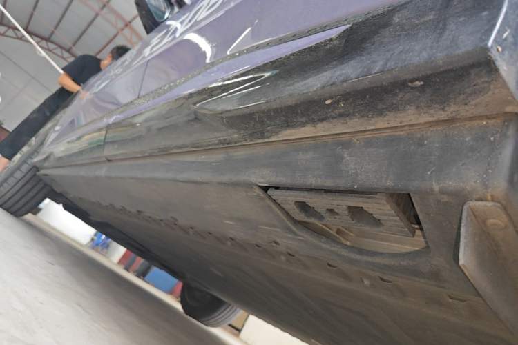 Used Hongqi Tiangong 08 2025 680 Ultra Four-Wheel-Drive Version Left Side Sill