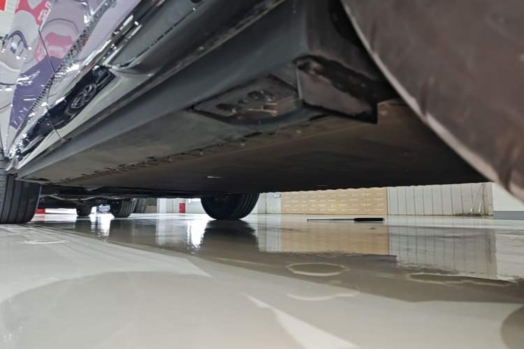 Used Hongqi Tiangong 08 2025 680 Ultra Four-Wheel-Drive Version Left Side Sill