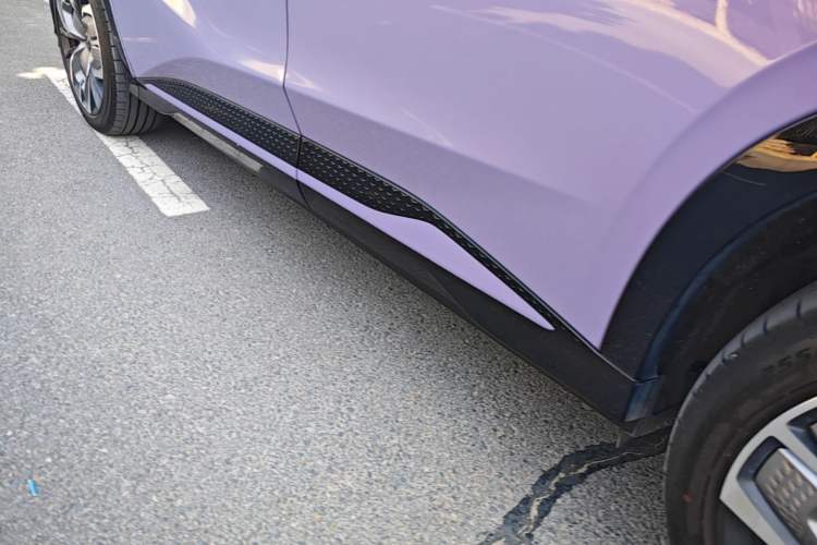 Used Hongqi Tiangong 08 2025 680 Ultra Four-Wheel-Drive Version Left Side Sill