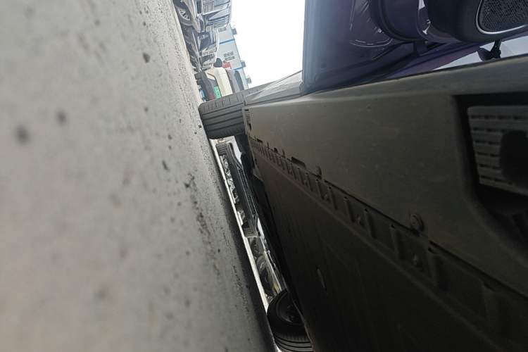Used Hongqi Tiangong 08 2025 680 Ultra Four-Wheel-Drive Version Left Side Sill