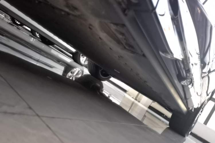 Used Hongqi Tiangong 08 2025 680 Ultra Four-Wheel-Drive Version Left Side Sill