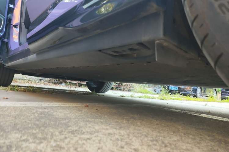 Used Hongqi Tiangong 08 2025 680 Ultra Four-Wheel-Drive Version Left Side Sill