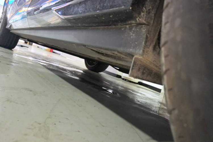Used Hongqi Tiangong 08 2025 680 Ultra Four-Wheel-Drive Version Left Side Sill