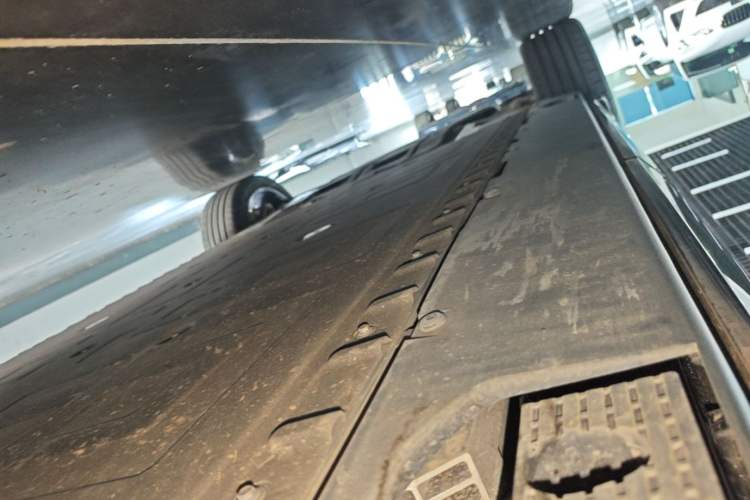 Used Hongqi Tiangong 08 2025 680 Ultra Four-Wheel-Drive Version Left Side Sill
