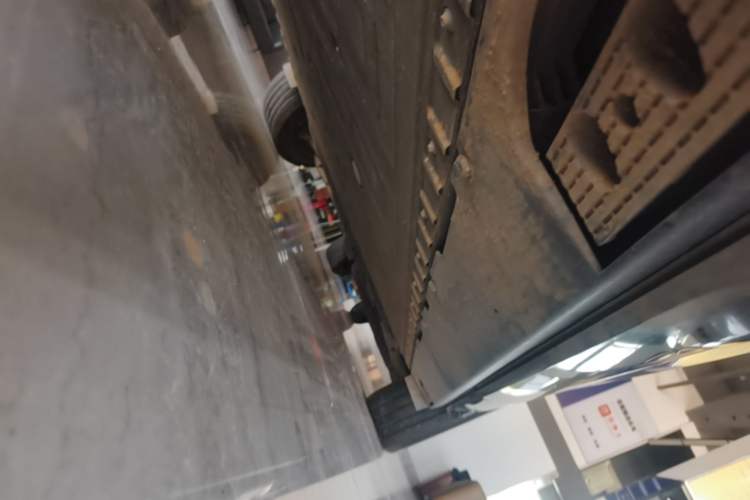 Used Hongqi Tiangong 08 2025 680 Ultra Four-Wheel-Drive Version Left Side Sill
