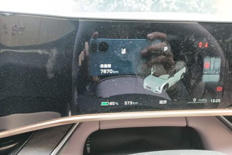 Used Hongqi Tiangong 08 2025 680 Ultra Four-Wheel-Drive Version Odometer Close Up