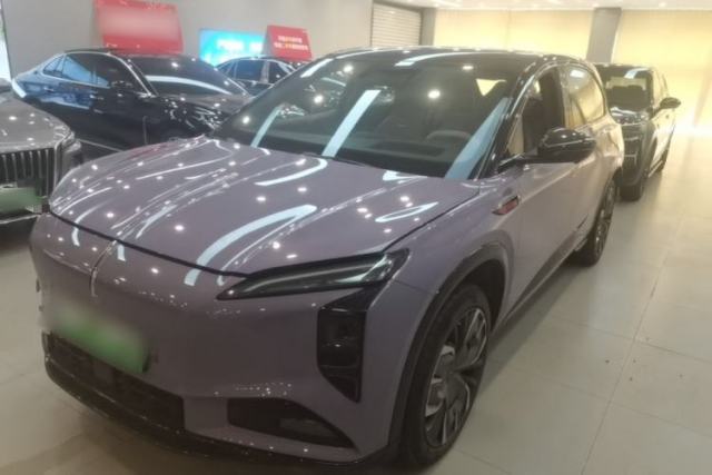 Ojetý Hongqi Tiangong 08 2025 680 Ultra Four-Wheel-Drive Version