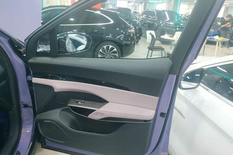 Used Hongqi Tiangong 08 2025 680 Ultra Four-Wheel-Drive Version Right Front Door Interior