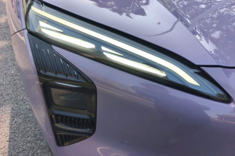 Used Hongqi Tiangong 08 2025 680 Ultra Four-Wheel-Drive Version Right Front Headlight