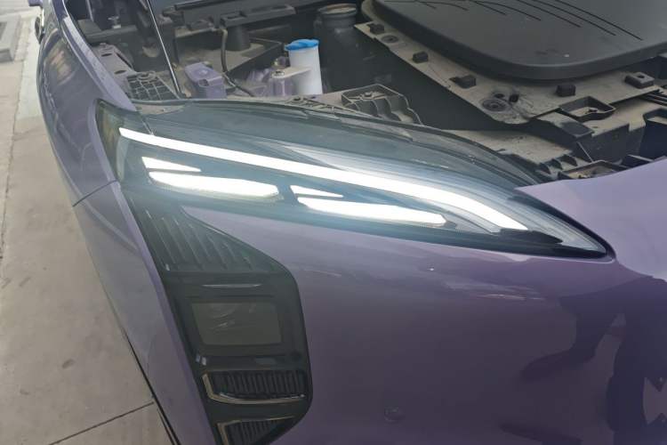 Used Hongqi Tiangong 08 2025 680 Ultra Four-Wheel-Drive Version Right Front Headlight