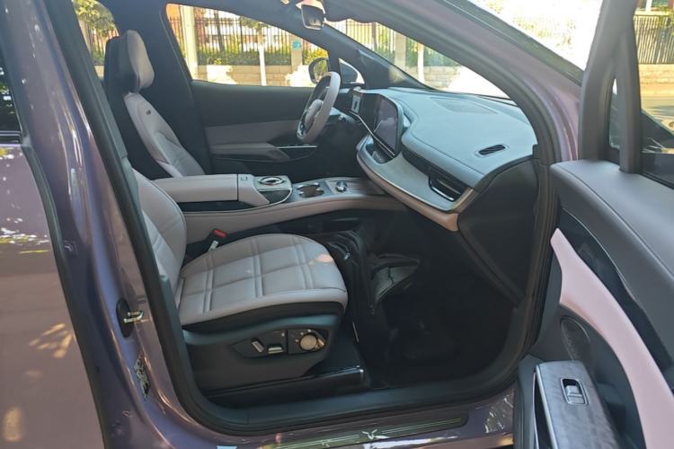 Used Hongqi Tiangong 08 2025 680 Ultra Four-Wheel-Drive Version Right Front Seat