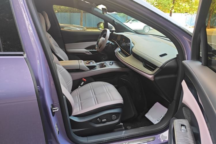 Used Hongqi Tiangong 08 2025 680 Ultra Four-Wheel-Drive Version Right Front Seat