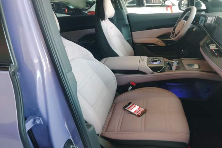 Used Hongqi Tiangong 08 2025 680 Ultra Four-Wheel-Drive Version Right Front Seat