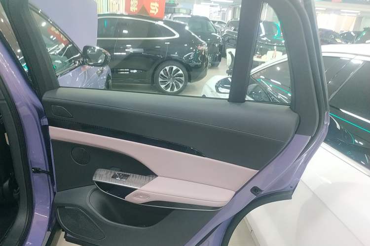 Used Hongqi Tiangong 08 2025 680 Ultra Four-Wheel-Drive Version Right Rear Door Interior
