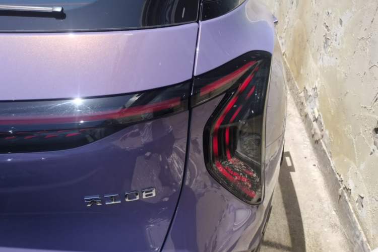 Used Hongqi Tiangong 08 2025 680 Ultra Four-Wheel-Drive Version Right Rear Taillight