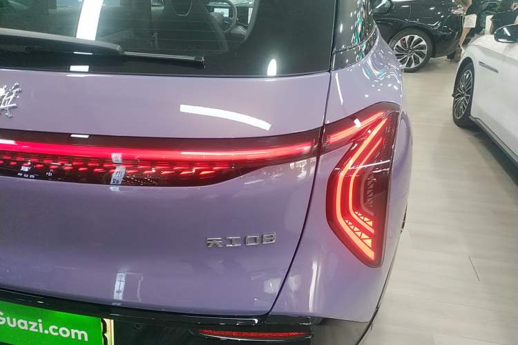 Used Hongqi Tiangong 08 2025 680 Ultra Four-Wheel-Drive Version Right Rear Taillight