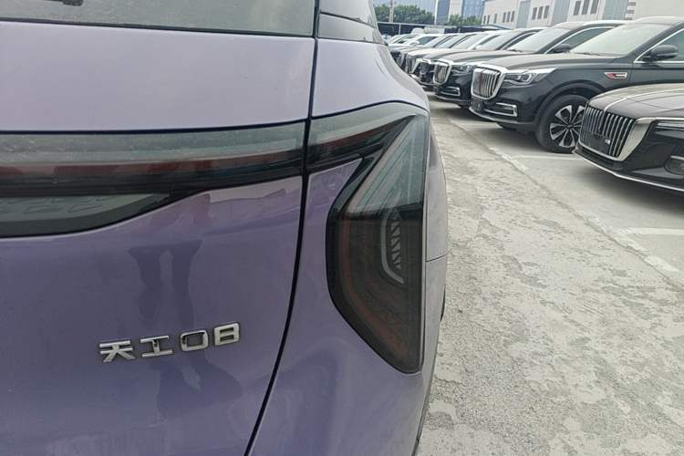 Used Hongqi Tiangong 08 2025 680 Ultra Four-Wheel-Drive Version Right Rear Taillight