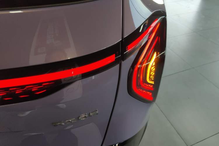 Used Hongqi Tiangong 08 2025 680 Ultra Four-Wheel-Drive Version Right Rear Taillight
