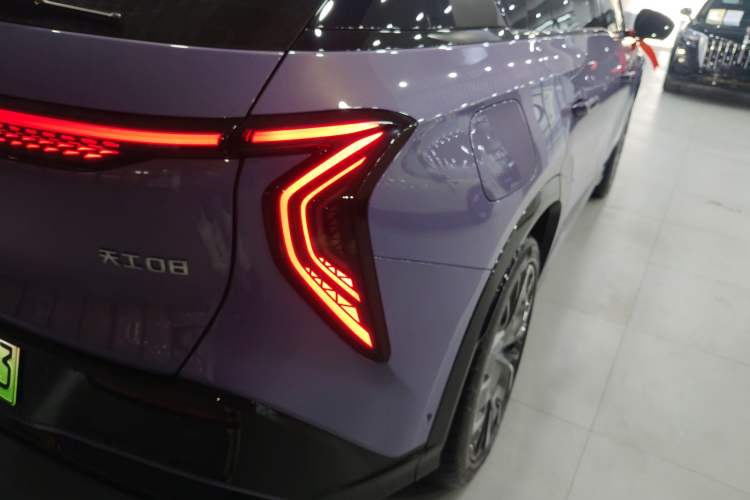 Used Hongqi Tiangong 08 2025 680 Ultra Four-Wheel-Drive Version Right Rear Taillight