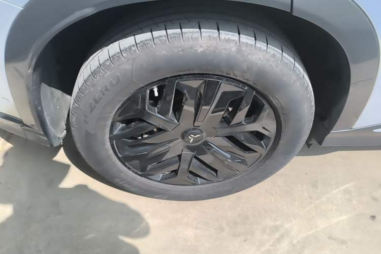 Used Hongqi Tiangong 08 2025 730 Max Rear-Drive Version Right Rear Wheel Hub