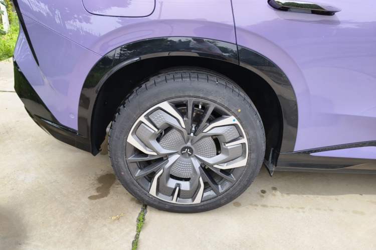 Used Hongqi Tiangong 08 2025 680 Ultra Four-Wheel-Drive Version Right Rear Wheel Hub